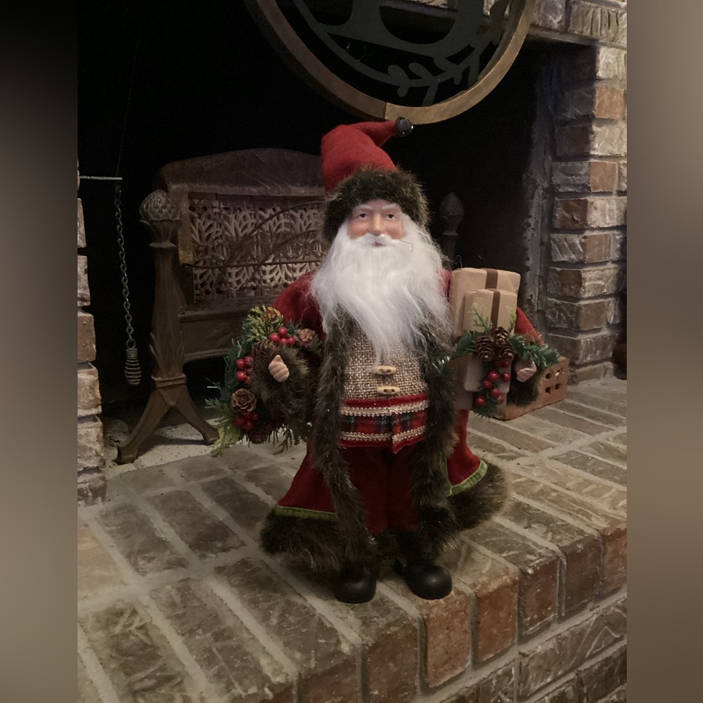 Santa Claus statue/figurine